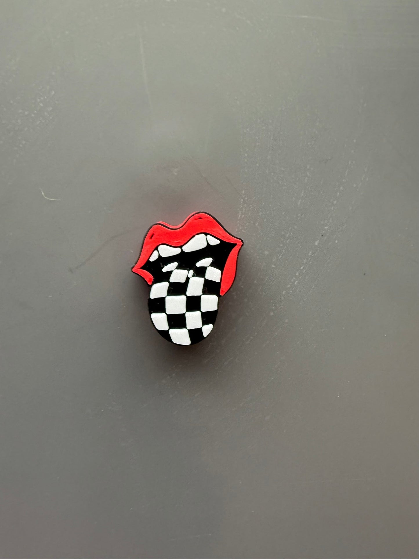 Checkered tongue